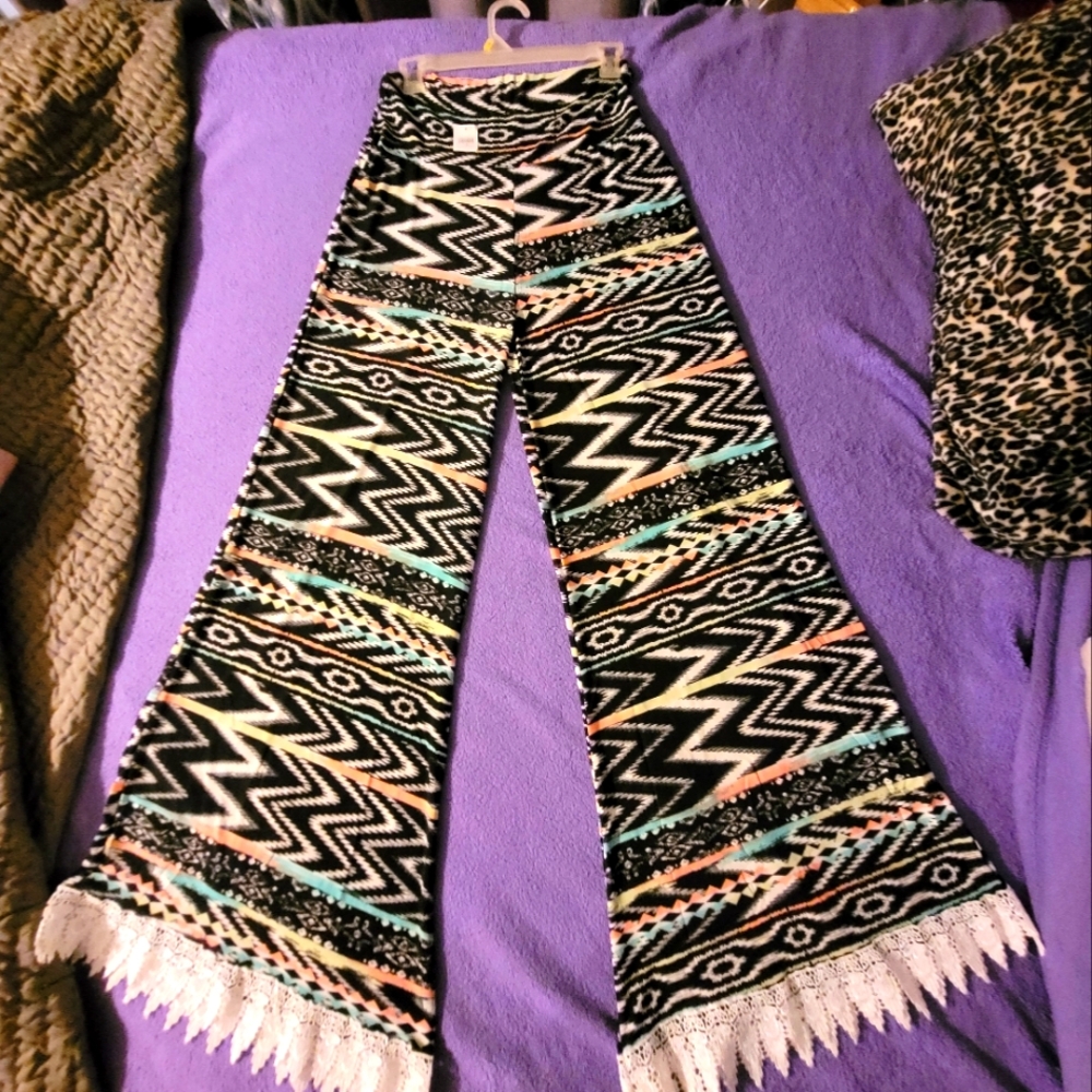 Wide leg colorful lacey hem pant NWT
